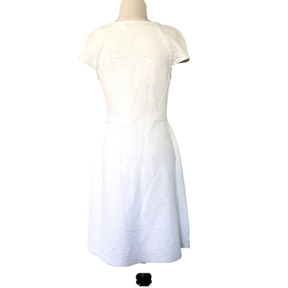 Zara Textured White Cap Sleeve Dress Size M - Picture 2 of 5